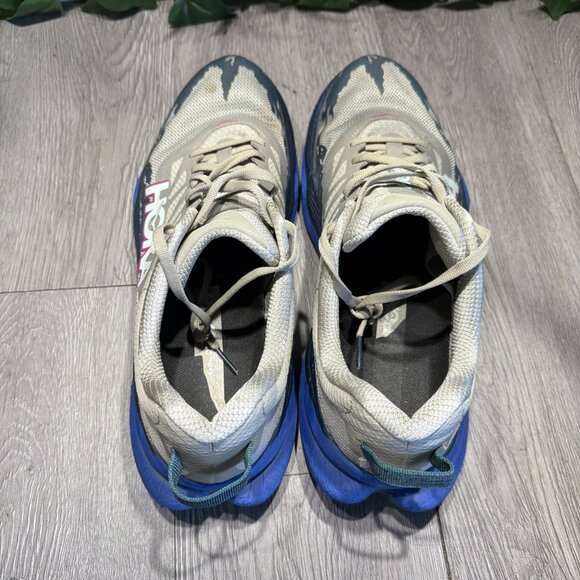 Athletic_Shoes